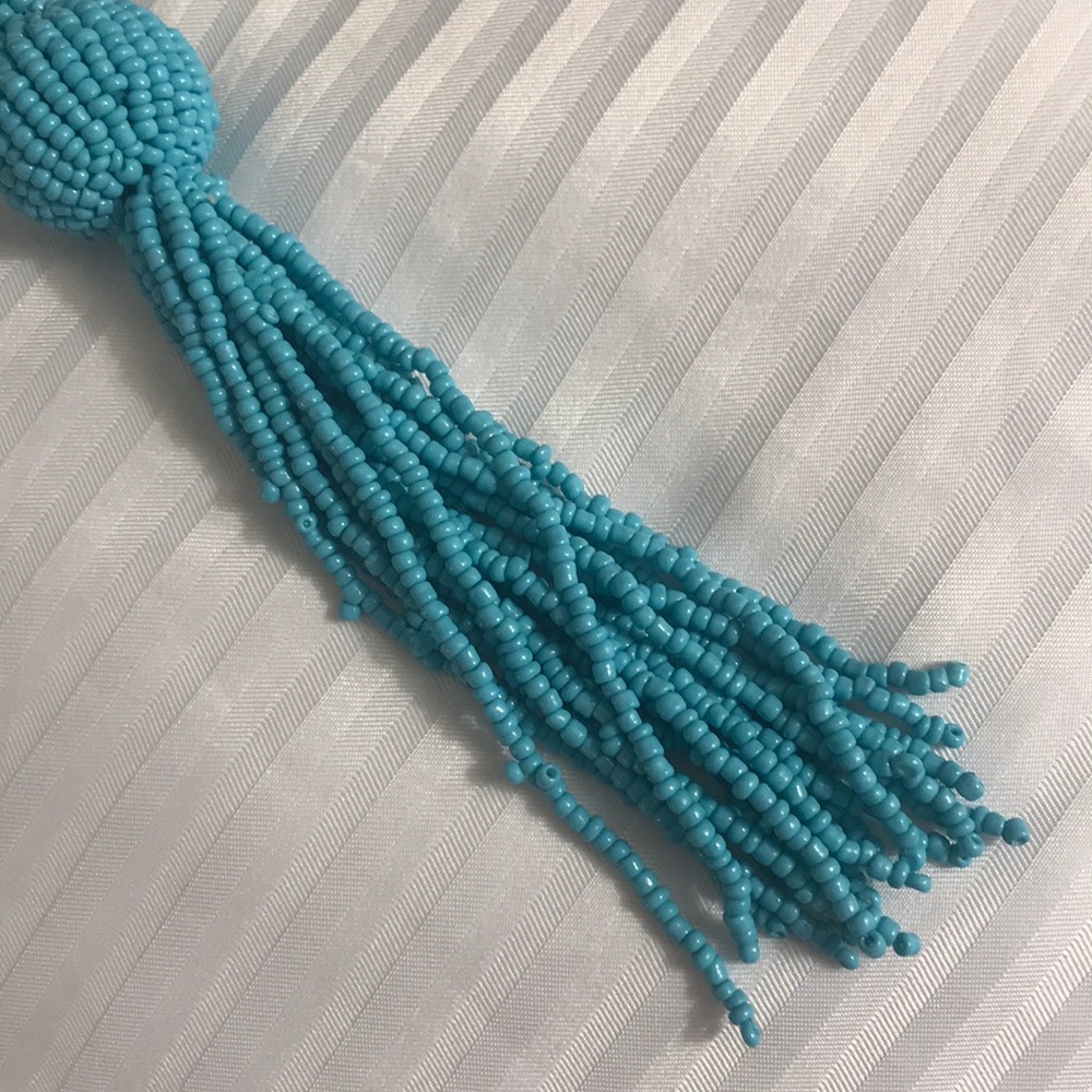 STUNNING Turquoise beaded necklace